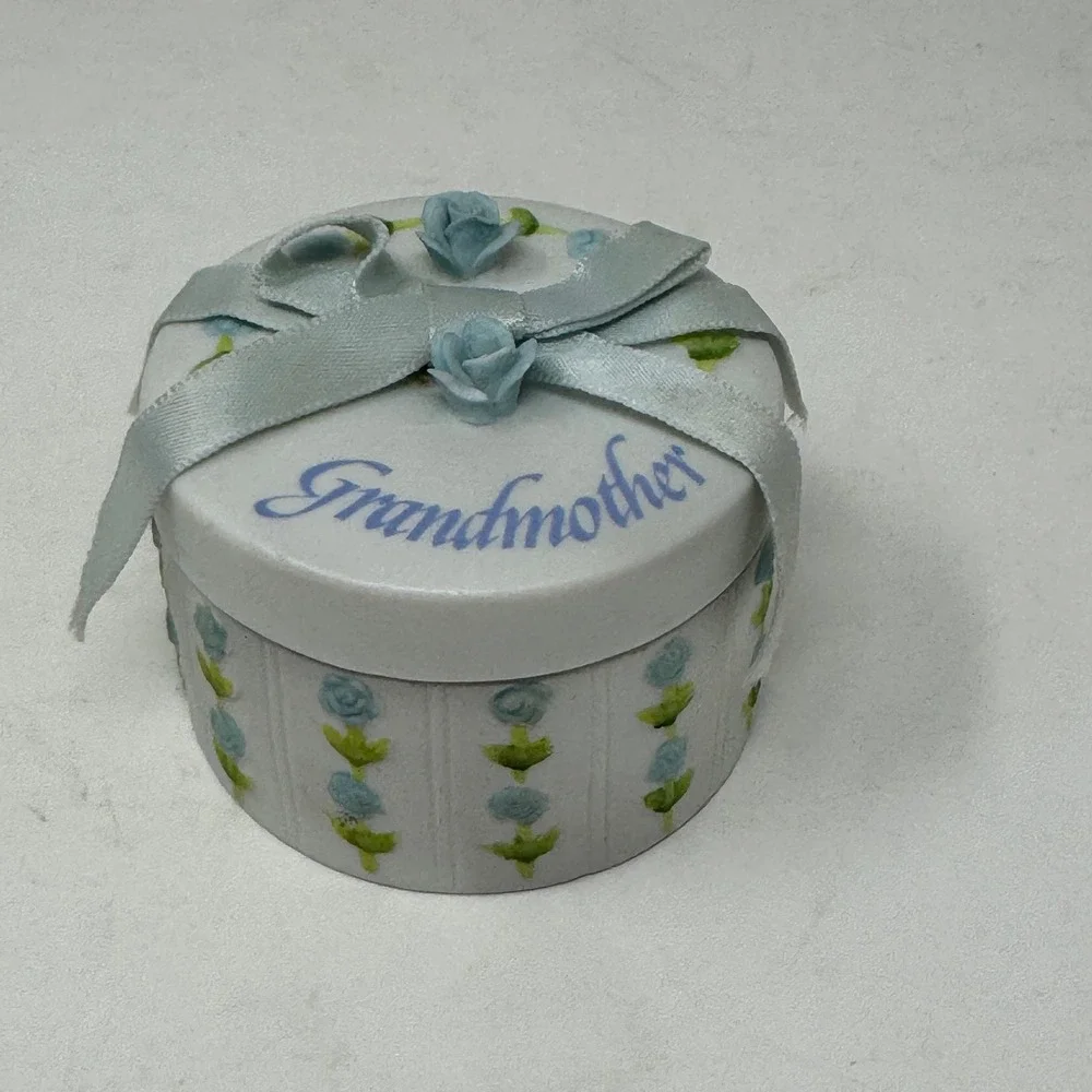 Vintage 1983 Enesco Grandmother Ceramic Trinket Box Blue Roses Floral Ribbon
